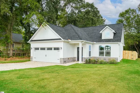 203 Blue Ridge Ave, Belton, SC 29627