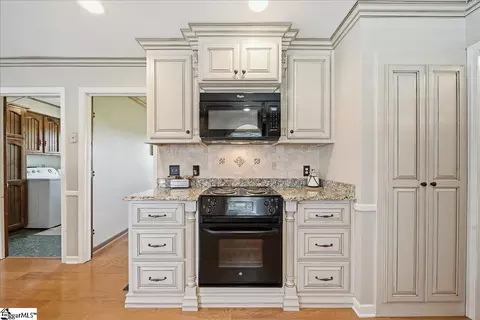 Kitchen - 418 River Rd, Union, SC 29379 photo 4 of 7