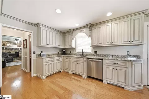 Kitchen - 418 River Rd, Union, SC 29379 photo 2 of 7