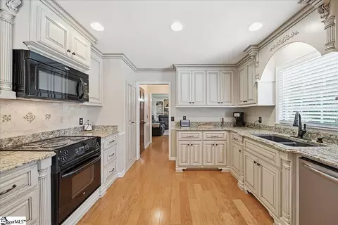 Kitchen - 418 River Rd, Union, SC 29379 photo 6 of 7