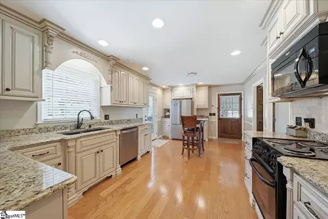 Kitchen - 418 River Rd, Union, SC 29379 photo 1 of 7
