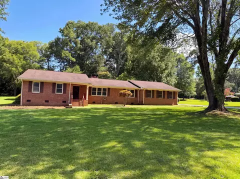 604 Meadowbrook Dr, Spartanburg, SC 29307