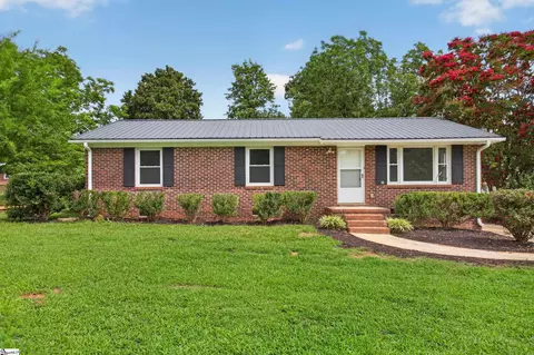 13 Prestbury Dr, Greenville, SC 29605