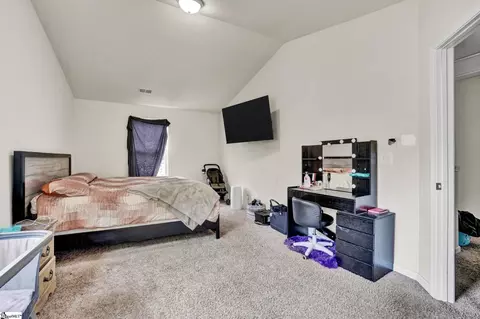 Bedroom - 156 Queens Cir, Laurens, SC 29360 photo 5 of 8