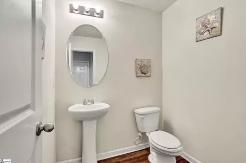 Entry Way - 156 Queens Cir, Laurens, SC 29360 photo 3 of 5