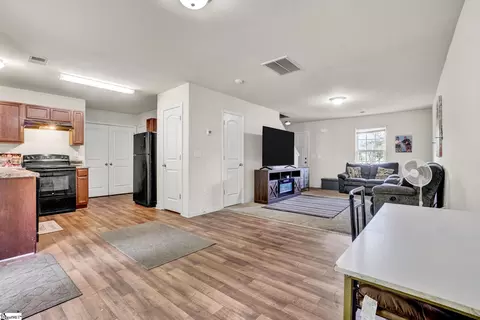 Entry Way - 156 Queens Cir, Laurens, SC 29360 photo 1 of 5