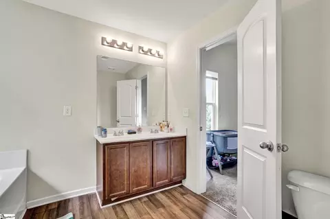Entry Way - 156 Queens Cir, Laurens, SC 29360 photo 4 of 5