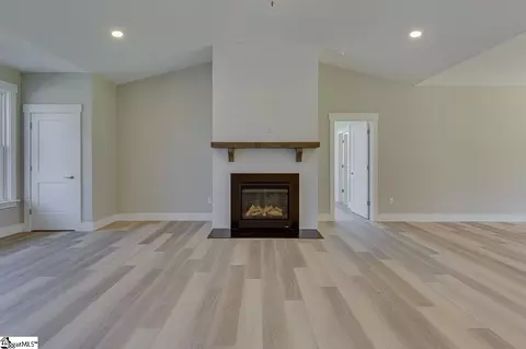 Living - 101 Powell Ct, Easley, SC 29640 photo 4 of 5