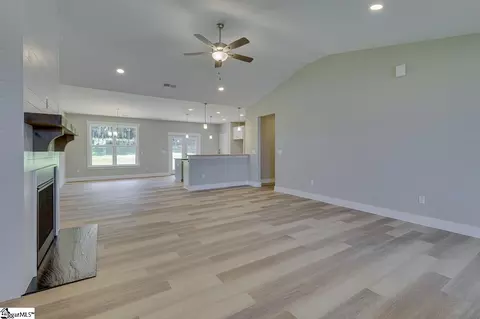 Living - 101 Powell Ct, Easley, SC 29640 photo 3 of 5