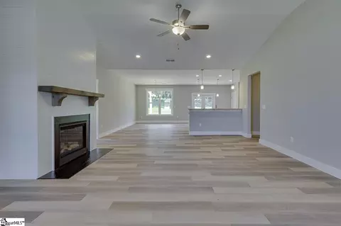 Living - 101 Powell Ct, Easley, SC 29640 photo 1 of 5