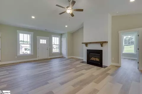 Living - 101 Powell Ct, Easley, SC 29640 photo 5 of 5