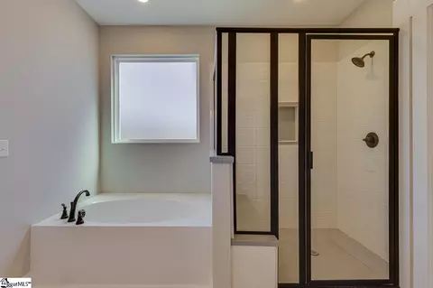 Bath - 123 Hideaway Ln, Easley, SC 29640 photo 3 of 8