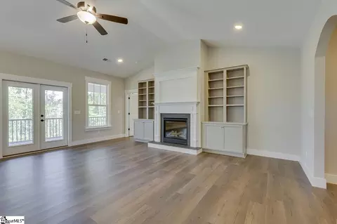 Living - 123 Hideaway Ln, Easley, SC 29640 photo 3 of 9