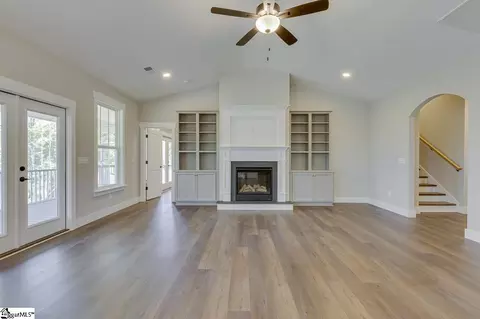 Living - 123 Hideaway Ln, Easley, SC 29640 photo 4 of 9