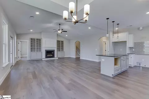 Living - 123 Hideaway Ln, Easley, SC 29640 photo 6 of 9