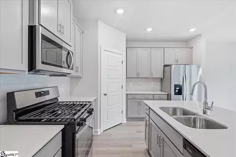 Kitchen - 1513 Switchback Cir, Moore, SC 29369 photo 3 of 3