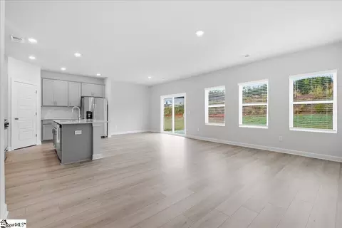 Living - 1513 Switchback Cir, Moore, SC 29369 photo 2 of 3