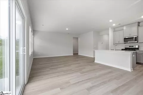 Living - 1513 Switchback Cir, Moore, SC 29369 photo 1 of 3