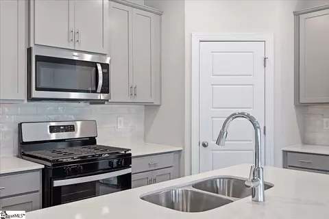 Kitchen - 1513 Switchback Cir, Moore, SC 29369 photo 2 of 3