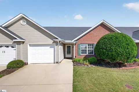 43 Magnolia Crest Dr, Simpsonville, SC 29681