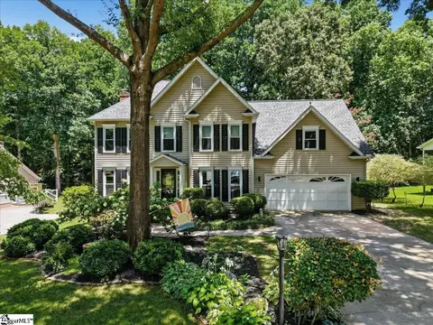 308 Farming Creek Dr, Simpsonville, SC 29680