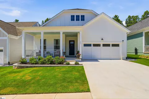 731 Glendon St, Greer, SC 29651