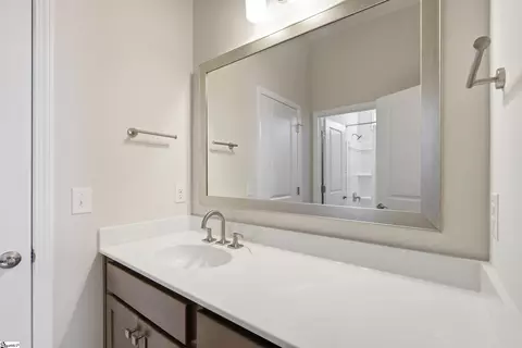 Bath - 731 Glendon St, Greer, SC 29651 photo 2 of 4