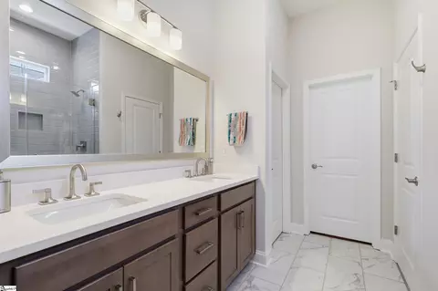 Bath - 731 Glendon St, Greer, SC 29651 photo 1 of 4