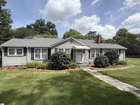 103 S Woodrow St, Clinton, SC 29325