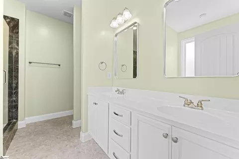 Bath - 44 Tannery Dr, Greer, SC 29651 photo 2 of 4