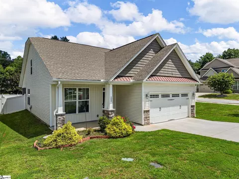 Exterior - 200 Everard Ln, Greer, SC 29650 photo 2 of 3