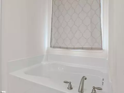 Bath - 200 Everard Ln, Greer, SC 29650 photo 1 of 4