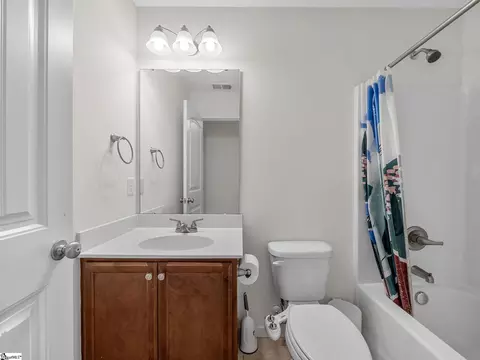 Bath - 200 Everard Ln, Greer, SC 29650 photo 4 of 4