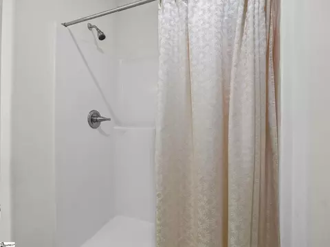 Bath - 200 Everard Ln, Greer, SC 29650 photo 2 of 4