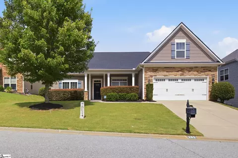 305 Leigh Creek Dr, Simpsonville, SC 29681