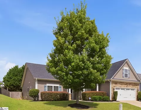 305 Leigh Creek Dr, Simpsonville, SC 29681
