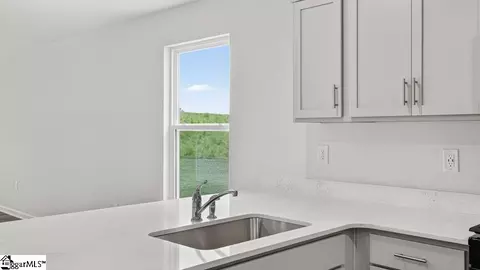 Kitchen - 131 Lazzon Rd, Moore, SC 29369 photo 2 of 2
