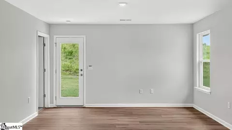 Living - 131 Lazzon Rd, Moore, SC 29369 photo 2 of 5