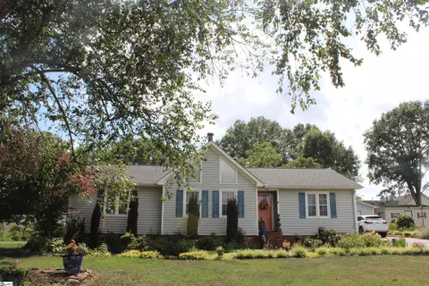1170 Hanging Rock Rd, Boiling Springs, SC 29316
