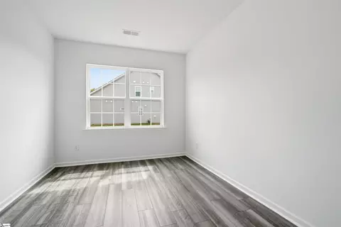 Bedroom - 425 Adhurst Dr, Enoree, SC 29335 photo 8 of 9