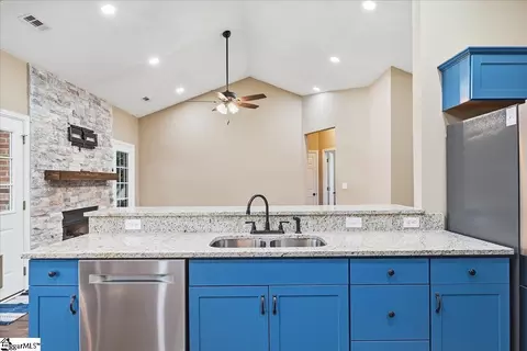 Kitchen - 529 Fox Hurst Ct, Moore, SC 29369 photo 1 of 1