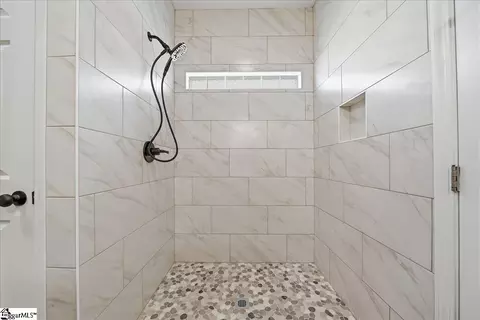 Bath - 529 Fox Hurst Ct, Moore, SC 29369 photo 3 of 3