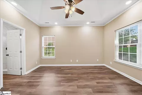 Living - 529 Fox Hurst Ct, Moore, SC 29369 photo 5 of 5