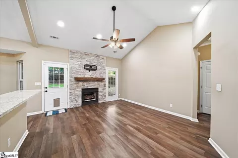 Living - 529 Fox Hurst Ct, Moore, SC 29369 photo 3 of 5