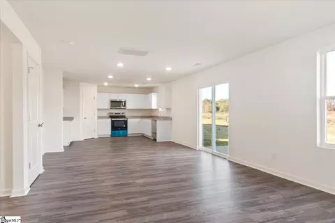 Living - 123 Russet Rd, Union, SC 29379 photo 3 of 4