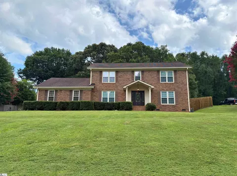 818 Plantation Dr, Simpsonville, SC 29681
