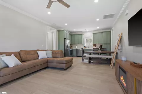 Entry Way - 4988 Jordan Rd, Greer, SC 29651 photo 3 of 4