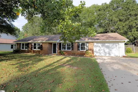 220 River Forest Dr, Boiling Springs, SC 29316
