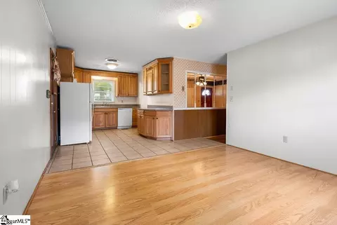 Living - 100 Spring St, Easley, SC 29640 photo 2 of 4
