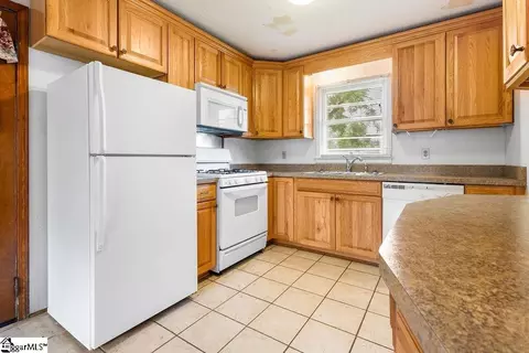 Kitchen - 100 Spring St, Easley, SC 29640 photo 2 of 5